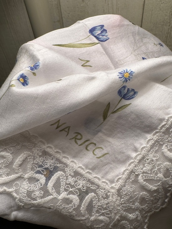 Nina Ricci Blue & White Floral Hot Air Baloon White Lace Handkerchief - Picture 4 of 4